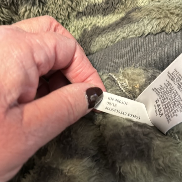 EXPRESS One Eleven Camouflage Hooded Jacket Faux Fur - Picture 10 of 10